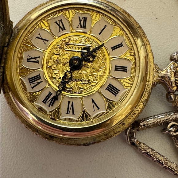 Vintage Gold Pocket Watch with Chain - Picture 3 of 3